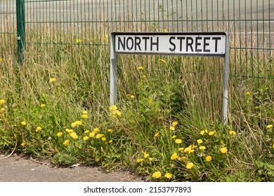 Newcastle-under-Lyme ,Staffordshire-united Kingdom April, 20, 2022 Uk Road Name Sign North Street