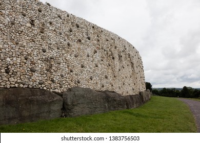 Newgrange Is A Stone Age Monument ,  Is Nown For The Illumination Of Its Passage And Chamber By The Winter Solstice Sun