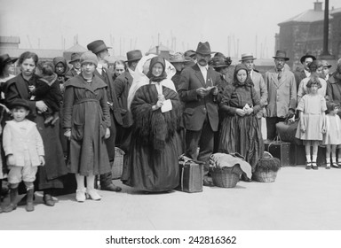 Newly Arrived European Immigrants At Ellis Island In 1921-21.