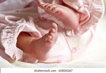 Newly Born Baby Girl Feet Move