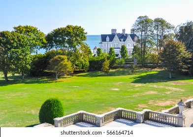 Newport, RI, USA - Sep 2010: Newport Mansions. Park Near The Mansion.