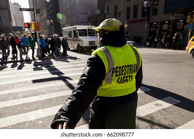 Newyork Nov 9 Pedestrian Safety Worker Stock Photo 662098777 | Shutterstock