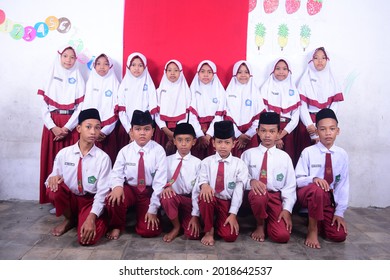 NGANJUK, INDONESIA - MARCH 12, 2020: Some Islamic Elementary School Are Taking Picture In Front Of Their Class In Nganjuk, Indonesia.