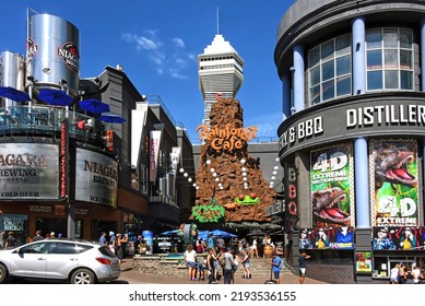 Niagara Falls, Canada - August 13, 2022: Rainforest Cafe And Other Tourist Attractions On The Busy Street Clifton Hill. Casino Niagara Tower Can Be Seen In The Background.