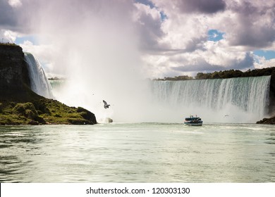 Niagara Falls: New York State, USA & Ontario, Canada