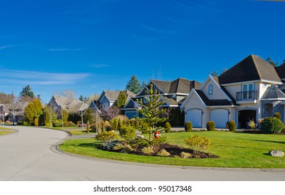 Nice And Comfortable Neighborhood. Some Homes In The Suburbs Of The North America. Canada.