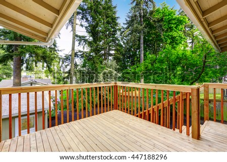 Nice deck with beautiful scenery, and space. American northwest home