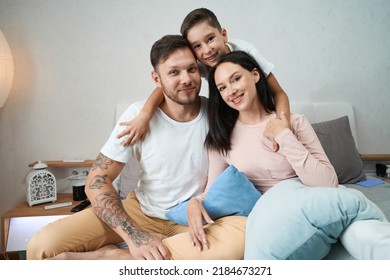 Nice Family Photo Session In A Calm Home Environment