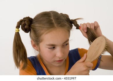 to comb one's hair