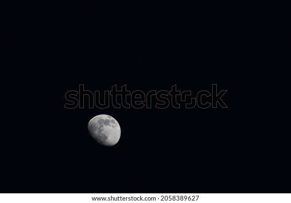 nice moon shooting by\
night