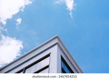 Nice view with good cut angle with edge of building in blue theme
