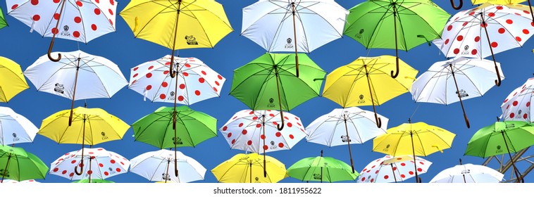 Nice,Francia-08/30/2020:open Umbrellas Bearing The Jerseys Of The Tour De France Rankings