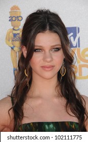 Nicola Peltz At The 2010 MTV Movie Awards Arrivals, Gibson Amphitheatre, Universal City, CA. 06-06-10