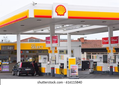 Shell Gas Station Images Stock Photos Vectors Shutterstock