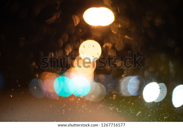 night blurred bokeh\
at the raining street