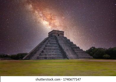night scene with Milky Way of Chichén-Itzá pyramid in Mexico
