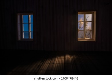 月光 窓 の写真素材 画像 写真 Shutterstock 月光 窓 の写真素材 画像 写真 Shutterstock