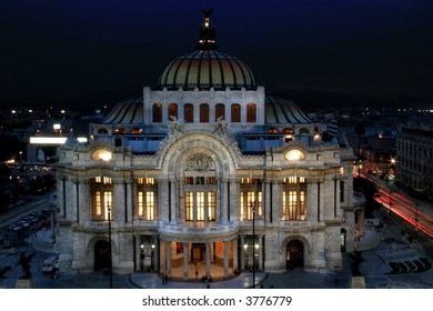 Night shot of the Bellas Artes Palace at Mexico DF