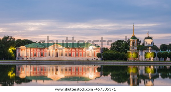 公園とクスコヴォ宮殿の夜景 クスコボはシェレメテフ家の夏の田舎の家で 屋敷だった Hdr画像 モスクワ ロシア の写真素材 今すぐ編集