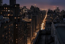 Caída De La Noche Por La Avenida West End De La Ciudad De Nueva York