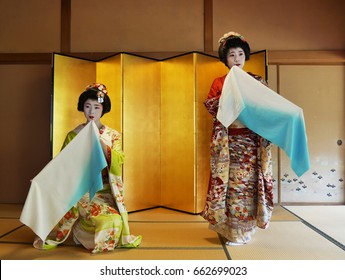 Niigata, Japan - Oct 29, 2015 : Geisha Japan Tradition Dance Show In Tea Ceremony