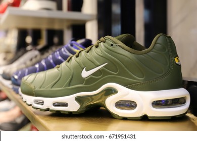 pictures of air max shoes