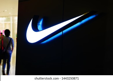 96 Nike Shoes Neon Images, Stock Photos & Vectors | Shutterstock