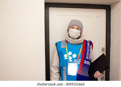 Nikolskoye City, Leningrad Region, Russia, October 15, All-Russian Population Census, A Woman Enters An Apartment And Rewrites People.