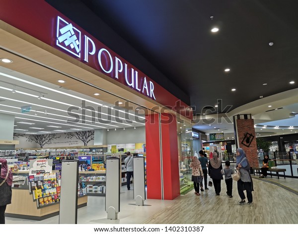 Nilai Malaysia 1952019 People Walking Into Stock Photo Edit Now 1402310387