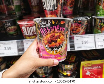 Nilai, Malaysia - 28 August 2020 : Hand Hold A Cup Of HABANERO Instant Noddle Spicy Chicken Flavour For Sell In The Supermarket With Selective Focus.