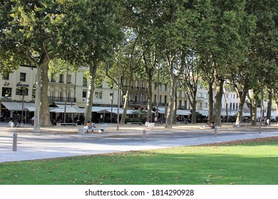 Niort, France - 09 30 2018 : The Gardens Of The Breach, Town Of Niort, Department Of Deux Sèvres, Region Nouvelle Aquitaine, France