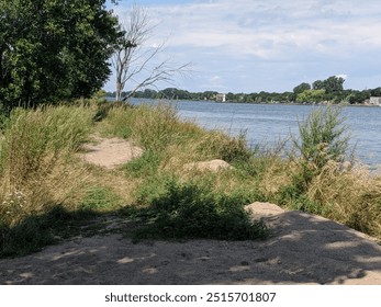no access path at the end of Rene Levesque Park