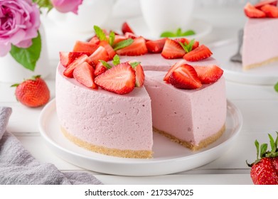 No bake cheesecake with fresh strawberries on a white wooden background. Summer dessert. Selective focus. Copy space