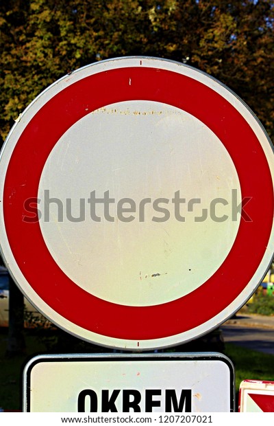 no entry traffic
sign
