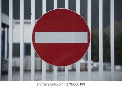 no entry warning road sign, round red circle with white bar