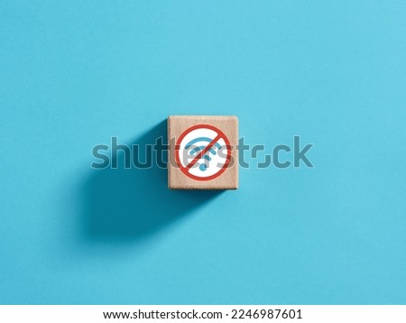 No internet access. No wireless connection. Wi-fi signal unavailable. No Wi-Fi sign on a wooden cube.