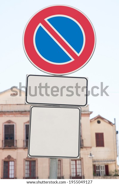 no parking road\
sign in an urban context