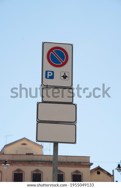 no parking road\
sign in an urban context