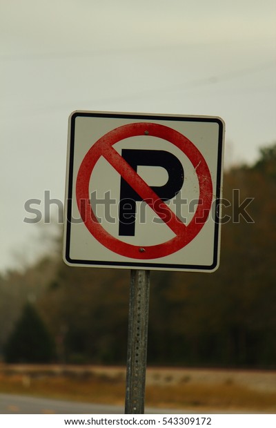 NO PARKING
SIGN