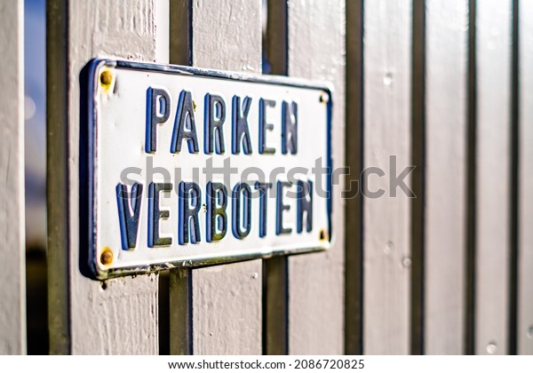 no
parking sign in germany - translation: 