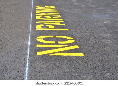 1,040 Yellow Painted No Parking Images, Stock Photos & Vectors ...