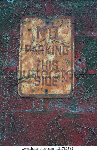No parking this side\

