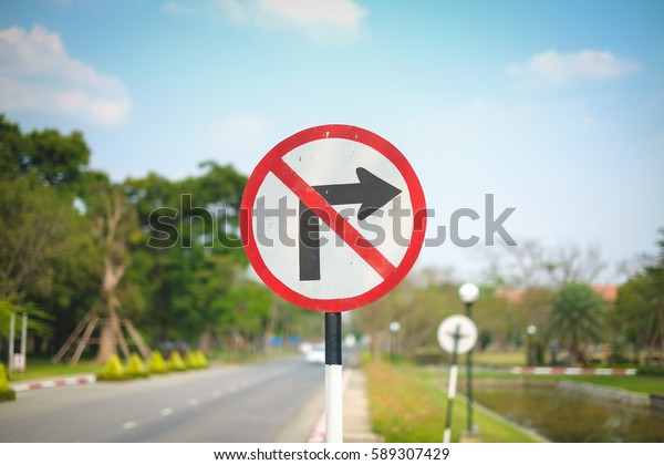 No right turn sign.
