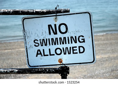 502 Australia No Swimming Sign Images, Stock Photos & Vectors ...