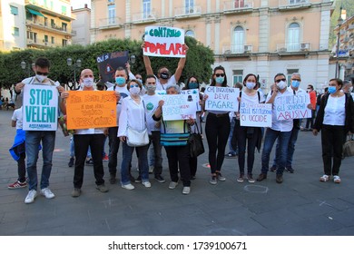 Nocera Inferiore,Sa,Italy - May 23,2020 :Group Photo Of The Participants In The Flash Mob Organized By The Association Aquamunda For The Protection Of The River Sarno One Of The Most Polluted Rivers .