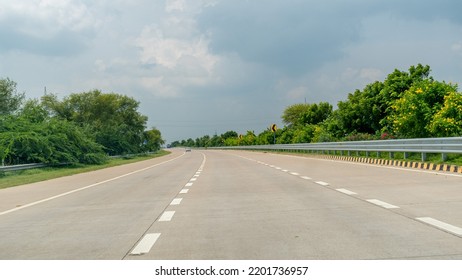 Noida - 11 Sep, 2022 - Newly Constructed Yamuna Expressway From Delhi To Agra