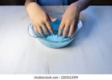 Non Newtonian Fluid, Kids Chemistry Experiment.