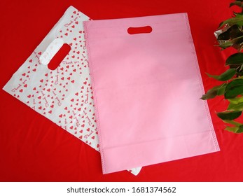 Non Woven Pink Color D Cut Bag With Thank You Shopping Bag
