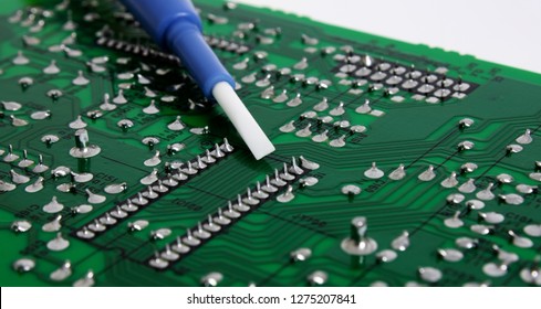 Non-conducting, Non-metallic And Non-magnetic ESD Ceramic Screwdriver For Trimmers On Soldered PCB Board