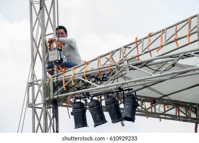 Nonthaburi Bang Bua ThongMarch 29, 2017. Workers Are Using A Steel Frame Hoist. No Security System In Thailand.